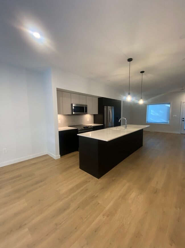 Photo - 3-Bedroom Townhouse for Rent in Killarney Unit U1 -3002