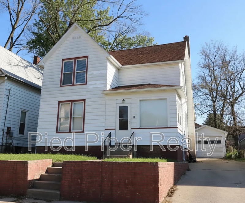 Photo - 803 S James Ave