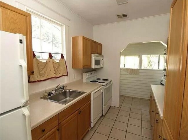 Photo - 2536 State St Unidad 2538