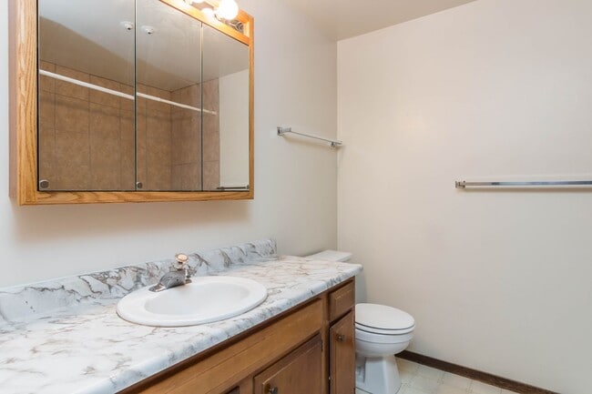Photo - Oakridge Apartments