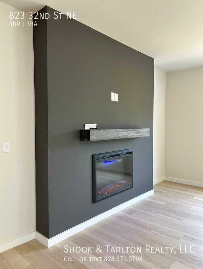 Photo - 823 32nd St NE