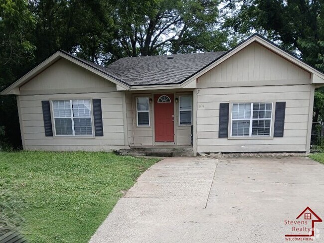Building Photo - 1804 NW Lincoln Ave Rental