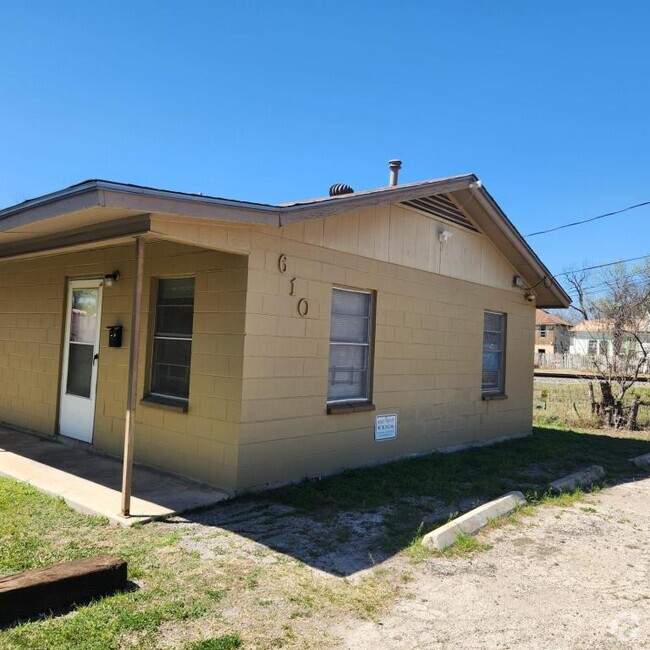 Building Photo - 610 Ruiz St Rental