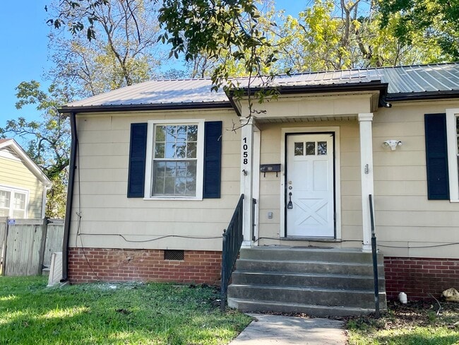 Building Photo - Charming 1-Bedroom Apartment in Belhaven H...