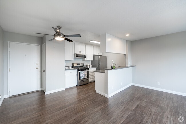 1BR, 1BA - 600SF - Dining Room - Chateau Emelita Apartments