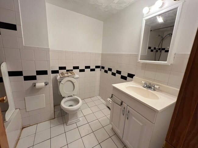 848 Huntington Ave Unidad 3