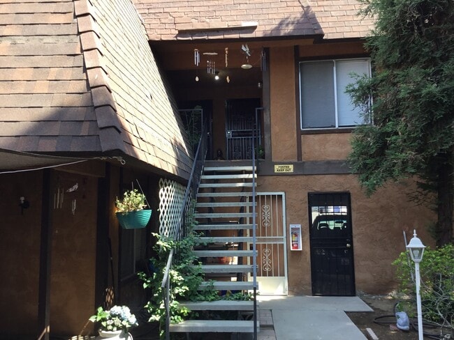 Building Photo - 563 W Alamos Ave Unit D