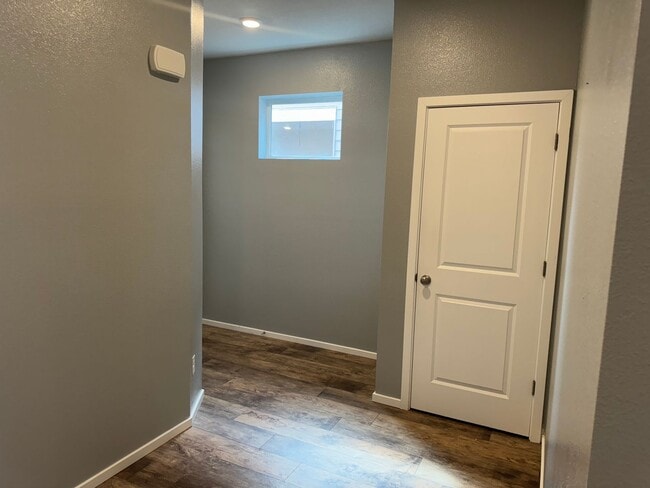 Photo - 4 bedroom 2.5 bathroom almost-new house in...