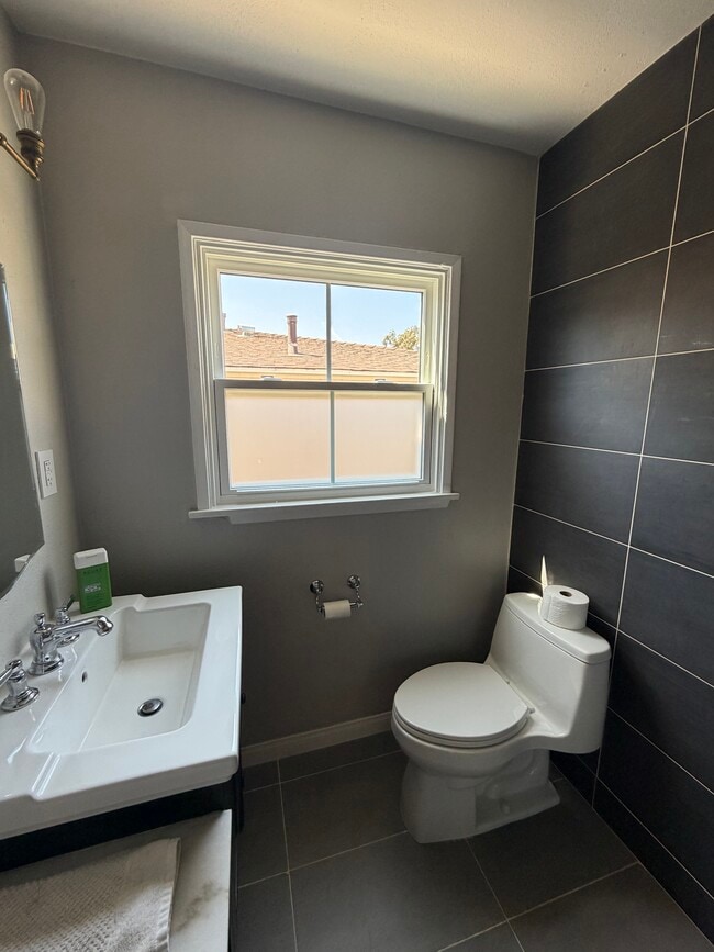 Photo - 1220 E Glenoaks Blvd Unit 1