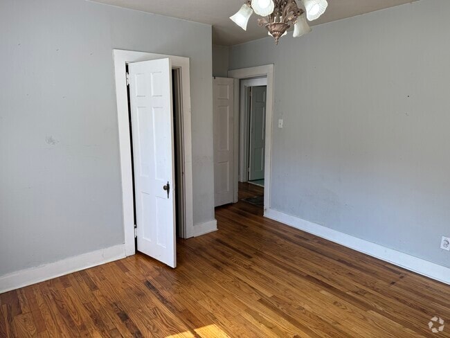 Building Photo - 611 Greenlawn Ave Rental