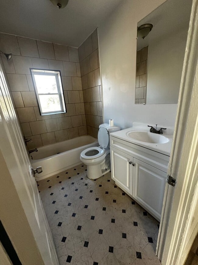 Photo - Beautiful newly renovated home near Johns ...