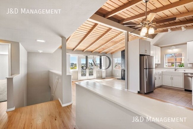 Photo - 3419 Russell St