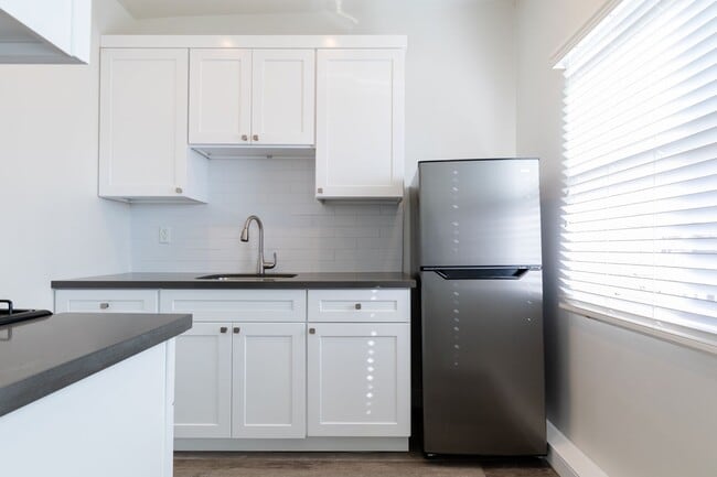 Cozy & Contemporary Studio in Koreatown