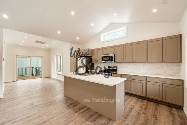 Photo - 519 N Gould St