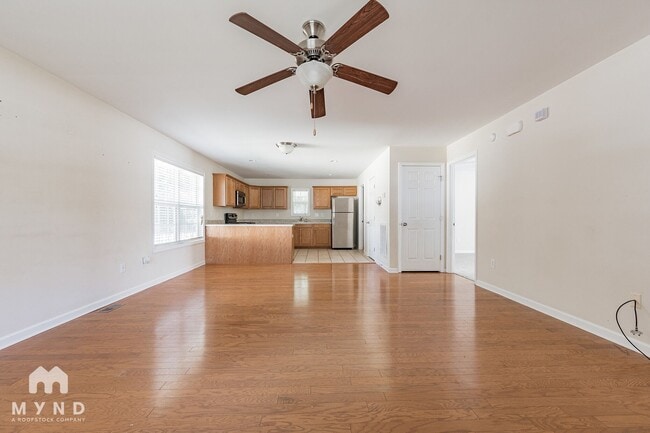 Photo - 902 Appleby St NW