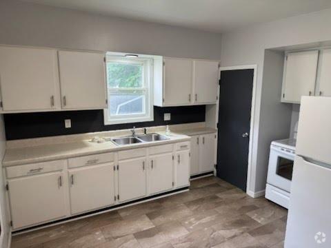 Building Photo - 820 N State St Rental