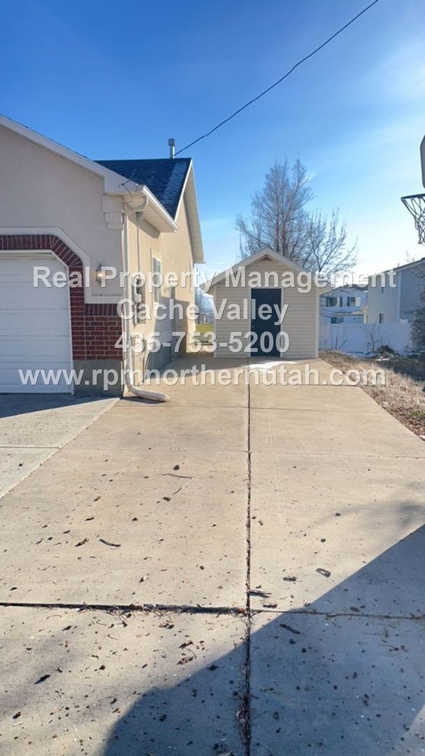 Photo - Beautiful 6 bedroom home available for immediate move in!