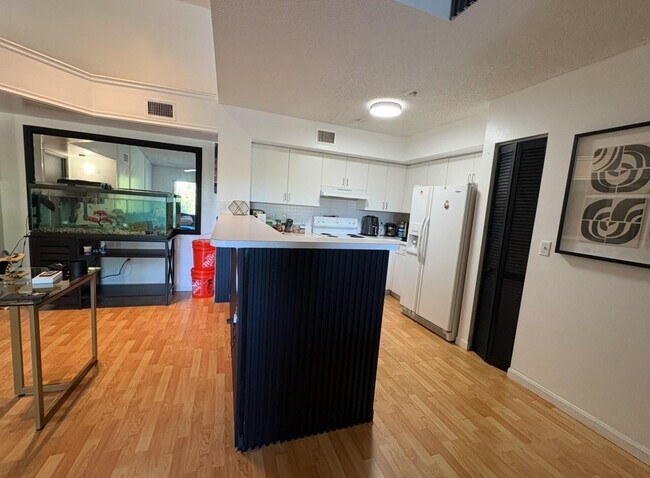 Photo - 4808 State Rd Unit 304