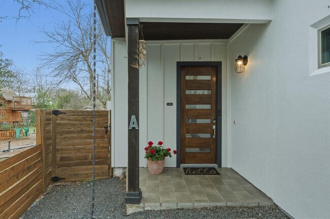 Photo - 1405 Camelot Cir