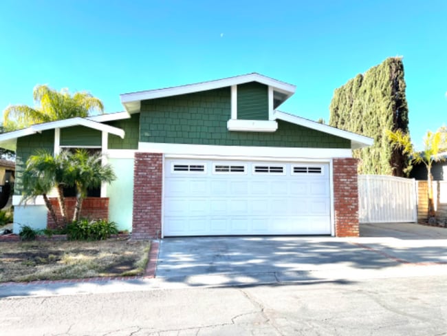 Building Photo - 32033 Quartz Ln
