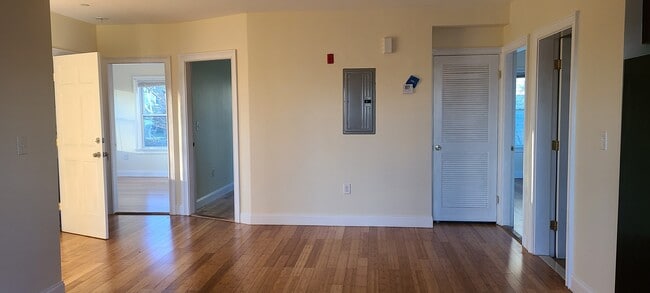 Photo - 10 Emrose Ter Unit #1