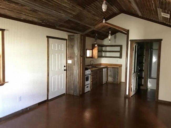 Photo - 601 Live Oak St