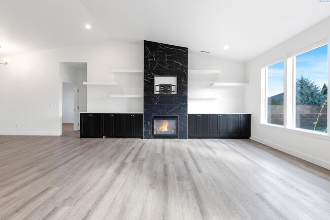 Photo - 6 to 18 mo lease available