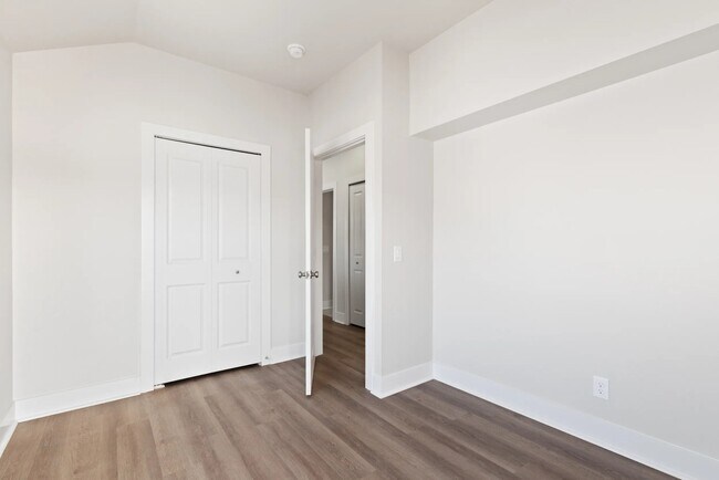 1215 Corporate Dr Unit 230