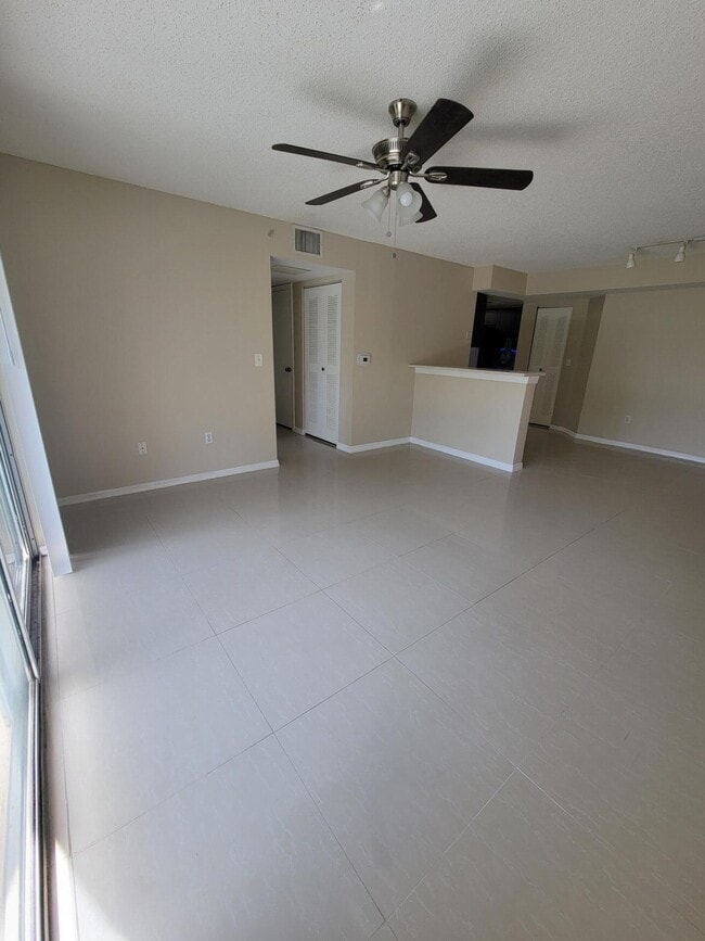 Photo - 1400 Crestwood Ct S Unit 1402