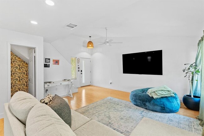 Photo - 722 Decker Prairie Dr