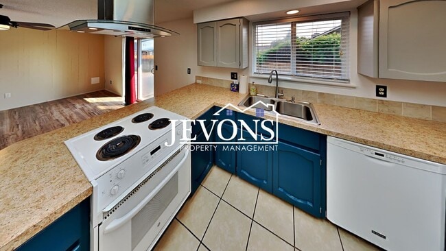 Photo - $500 Rent Credit | 3-bedroom single-family...