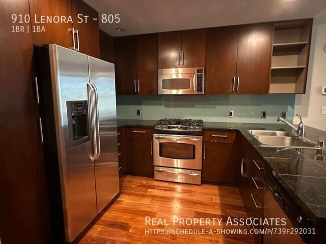 Photo - 910 Lenora St