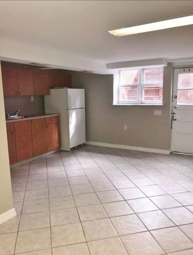 Photo - 2138 29th St Unidad Studio Apartment