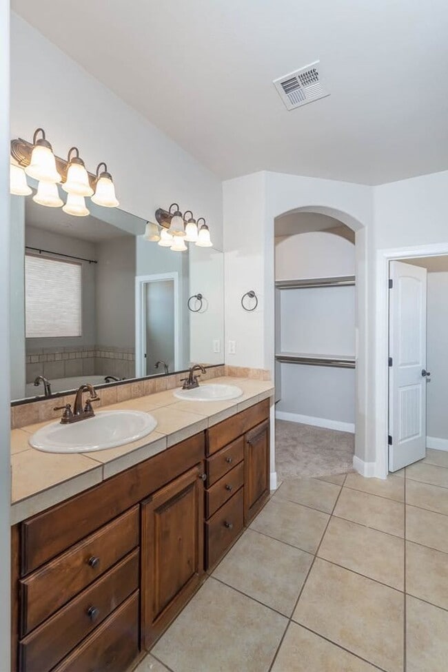 Photo - 4 Bedroom Single-Level Home In Hurricane