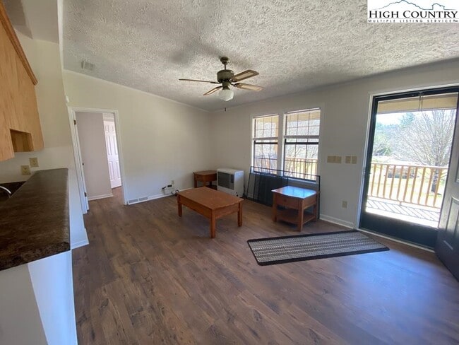 Photo - 462 Hartsoe Rd