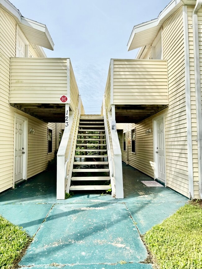 Photo - 123 Loblolly Ct