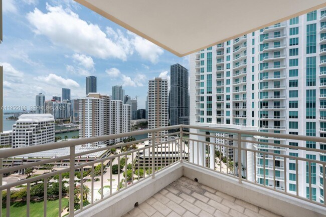 Photo - 888 Brickell Key Dr Unidad 2201