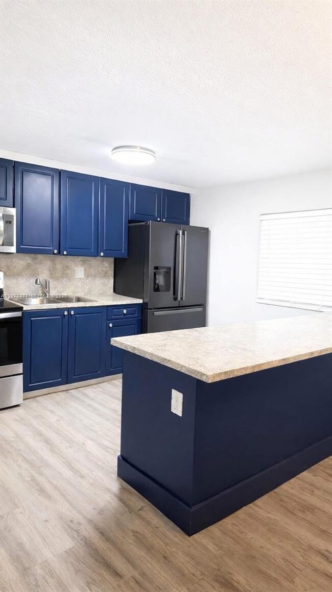 Photo - 6305 Hayes St