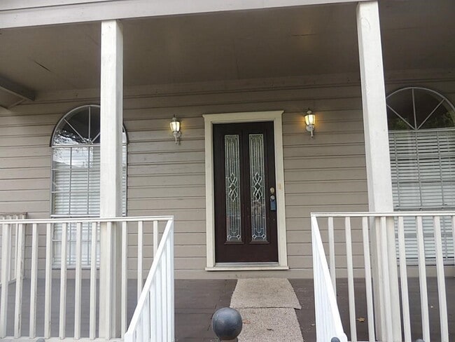 Photo - 1200 E 24th St