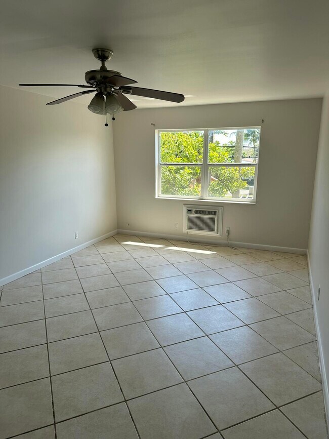 Photo - 1480 E Sample Rd Unit 207