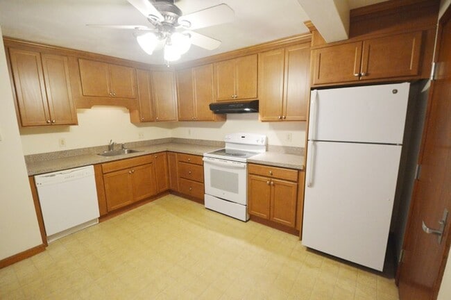 Holden: 2 Bed 1 Bath, Heat & Hot Water Inc... - Holden: 2 Bed 1 Bath, Heat & Hot Water Inc... House
