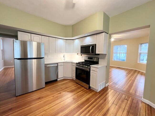 Building Photo - 22 Pleasant Ave Unit 1