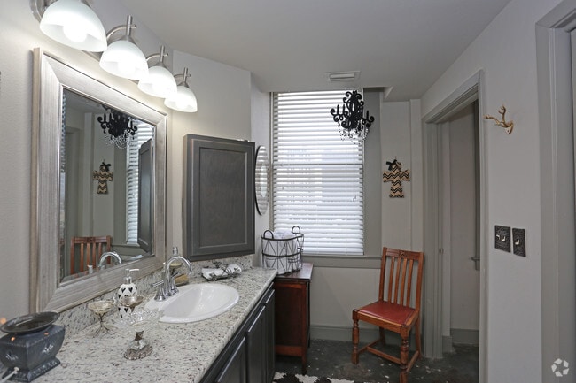 2 BD, 2 BA - 956 SF