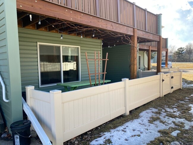 Building Photo - 1855 Icarus Dr Unit A