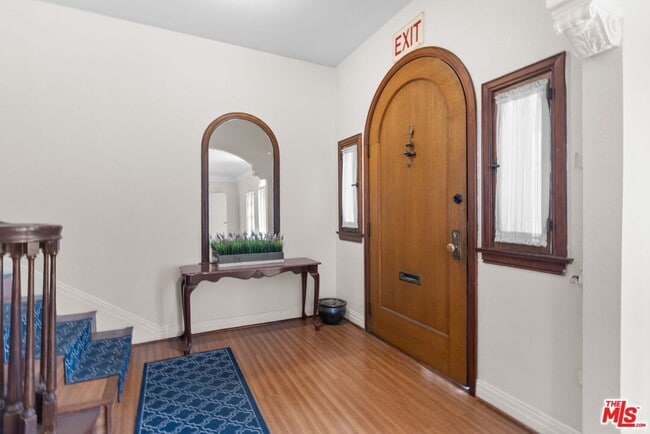 Photo - 727 Crenshaw Blvd