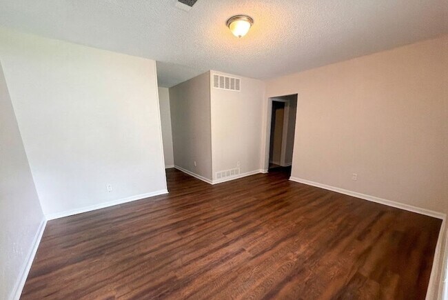 Photo - 1502 Rolling Hills Dr