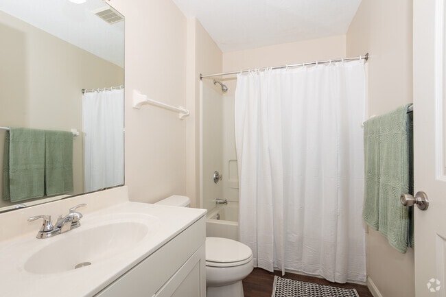 2BR, 2BA - 1,050SF - The Jewel - Bathroom