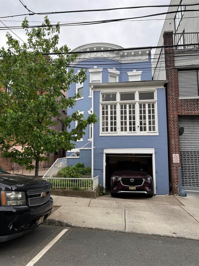 Building Photo - 35 50th St Unit 1