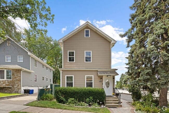 Building Photo - 7 Webster St Rental
