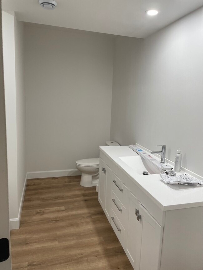 Photo - 233 Mill St W